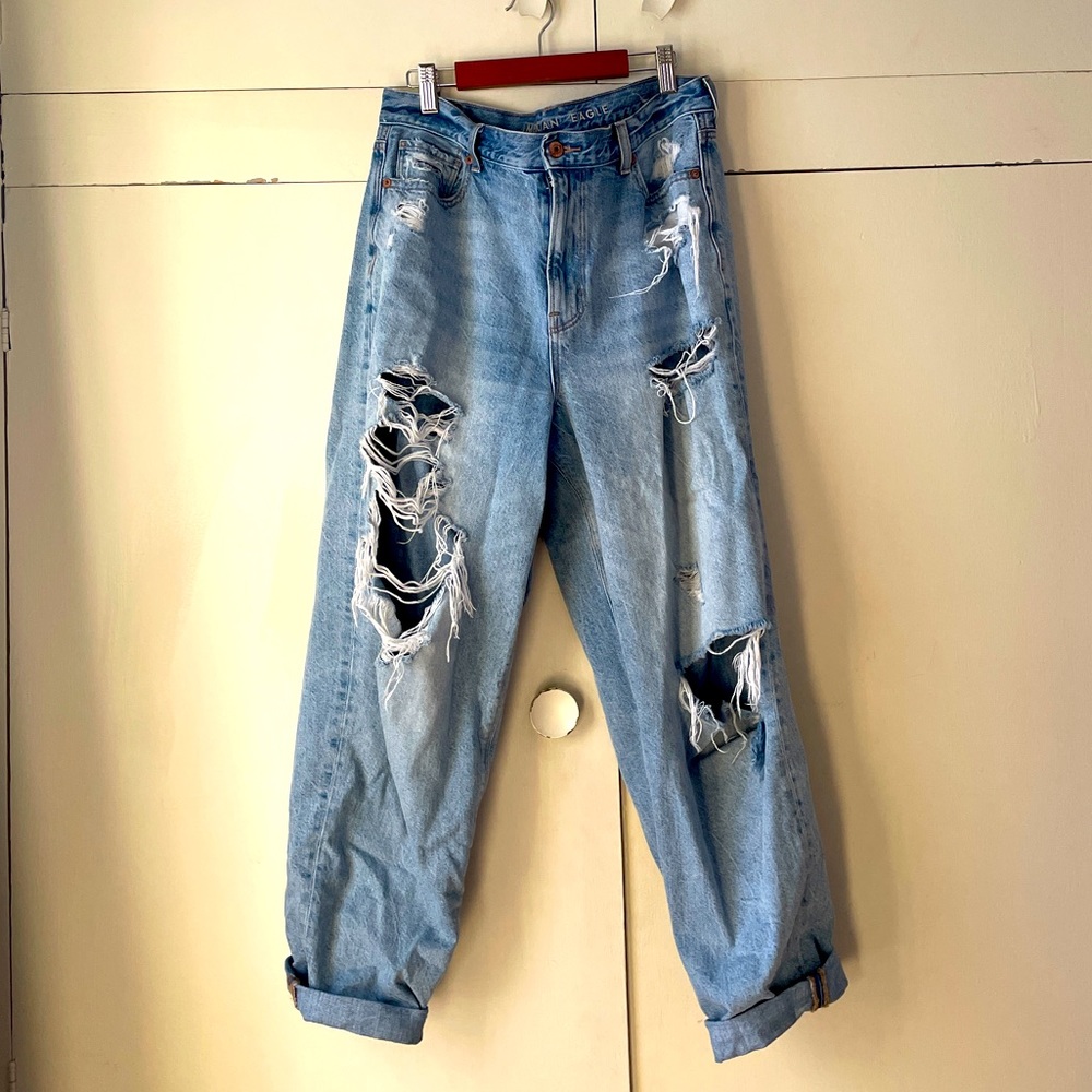 American Eagle Relaxed Mom Jean
